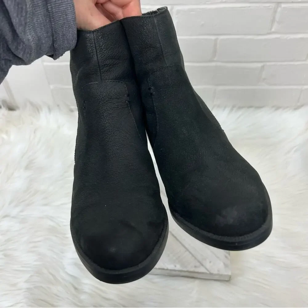 Crown Vintage Black Side Zipper Booties Size 9